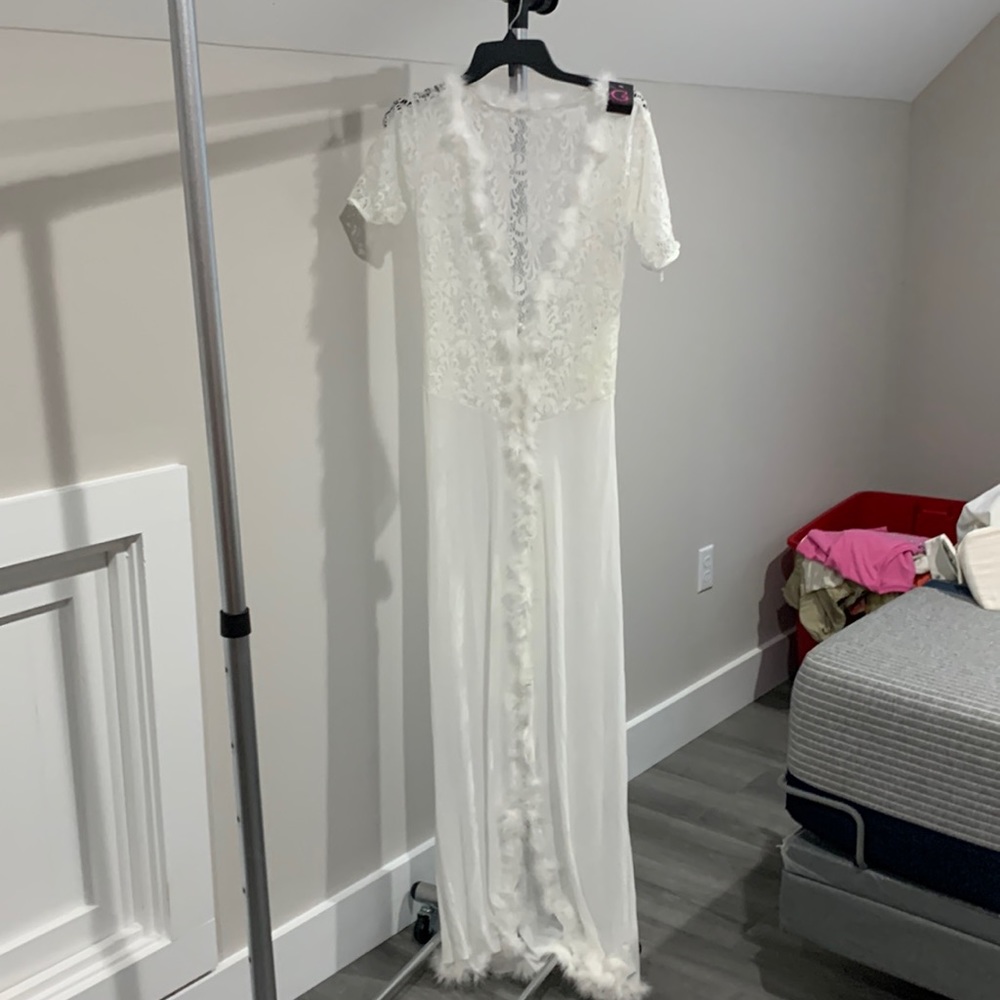 Very suductive sexy negligee with panties brand new with tag on still.